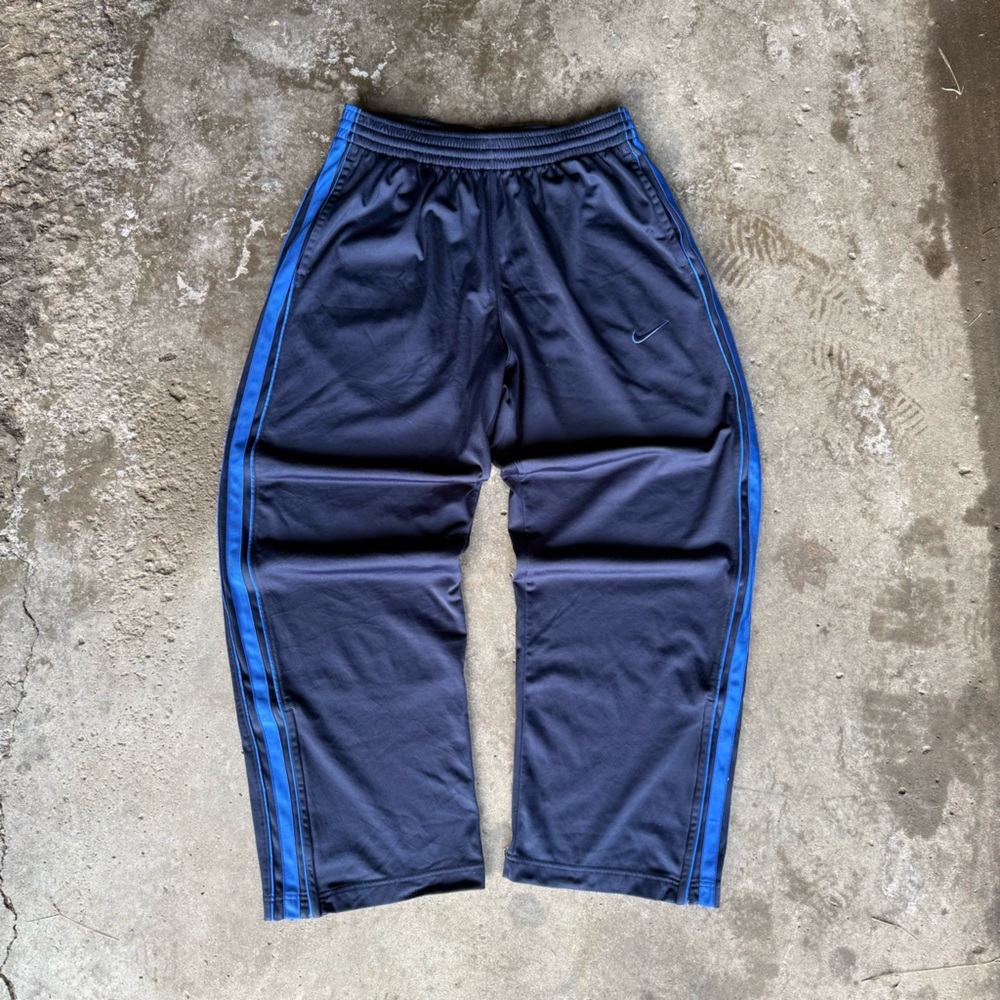 Y2K Nike navy and blue baggy track pants
Size Large